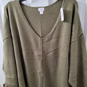 Auden V-Neck Sweater in Olive
